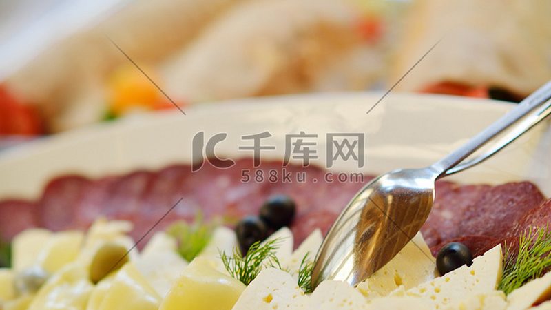 零食批发：厂家直销与经销商的区别解析